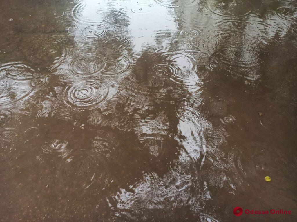 Одесский дождь: живописная сторона ненастной погоды (фоторепортаж)
