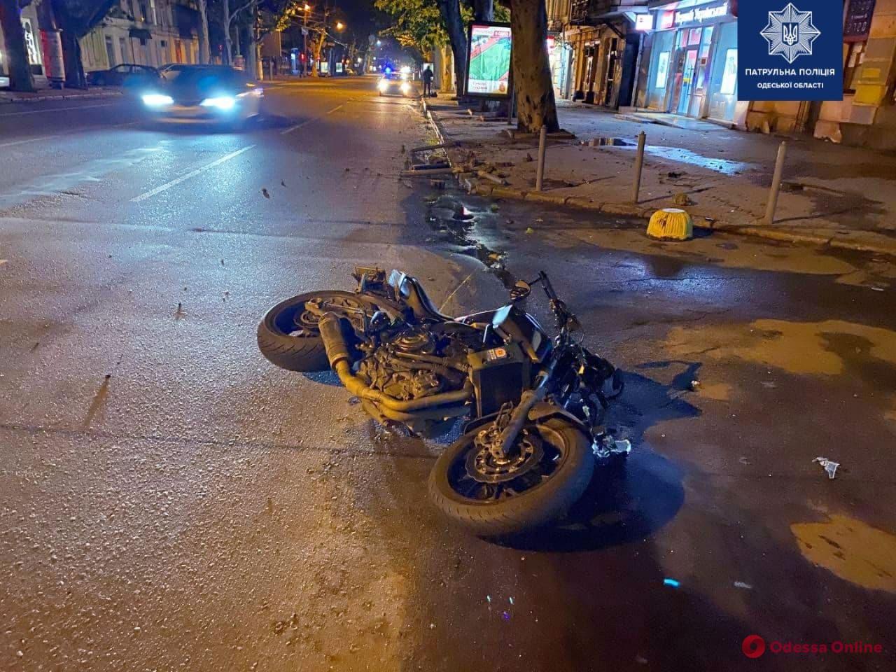 Ночью на Ришельевской мотоциклист после ДТП попал в больницу