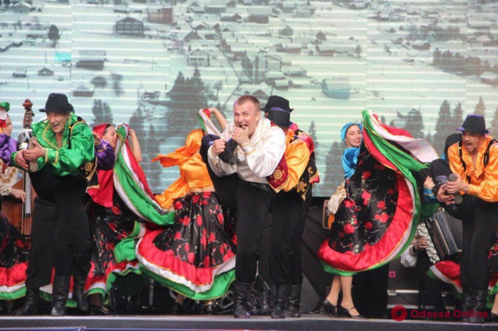 «Полмира в одном фестивале»: в Летнем театре стартовал Odesa June Folk Fest (фоторепортаж)