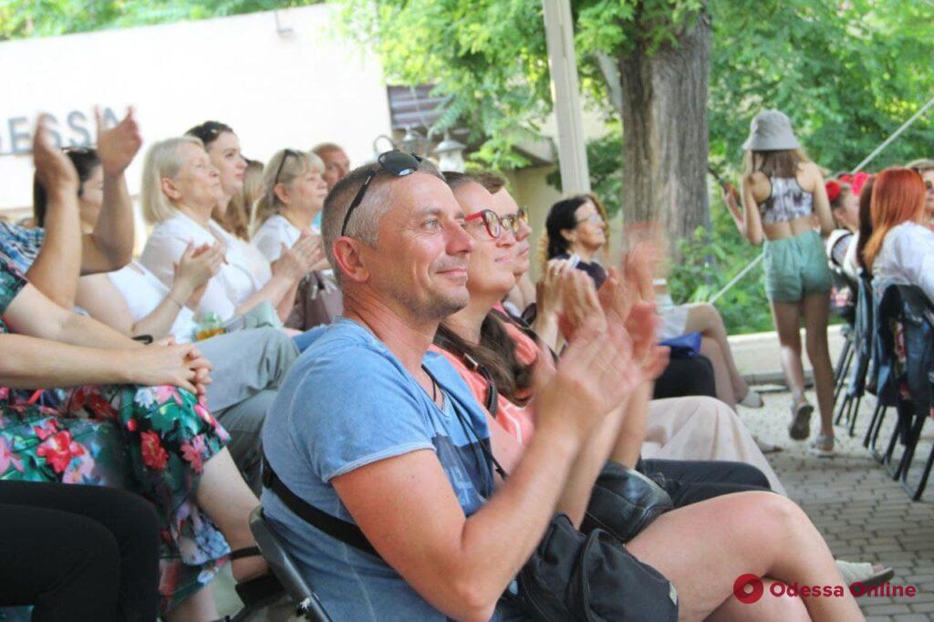 «Полмира в одном фестивале»: в Летнем театре стартовал Odesa June Folk Fest (фоторепортаж)