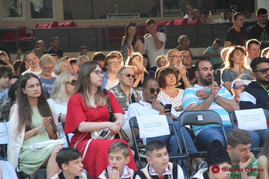 «Полмира в одном фестивале»: в Летнем театре стартовал Odesa June Folk Fest (фоторепортаж)