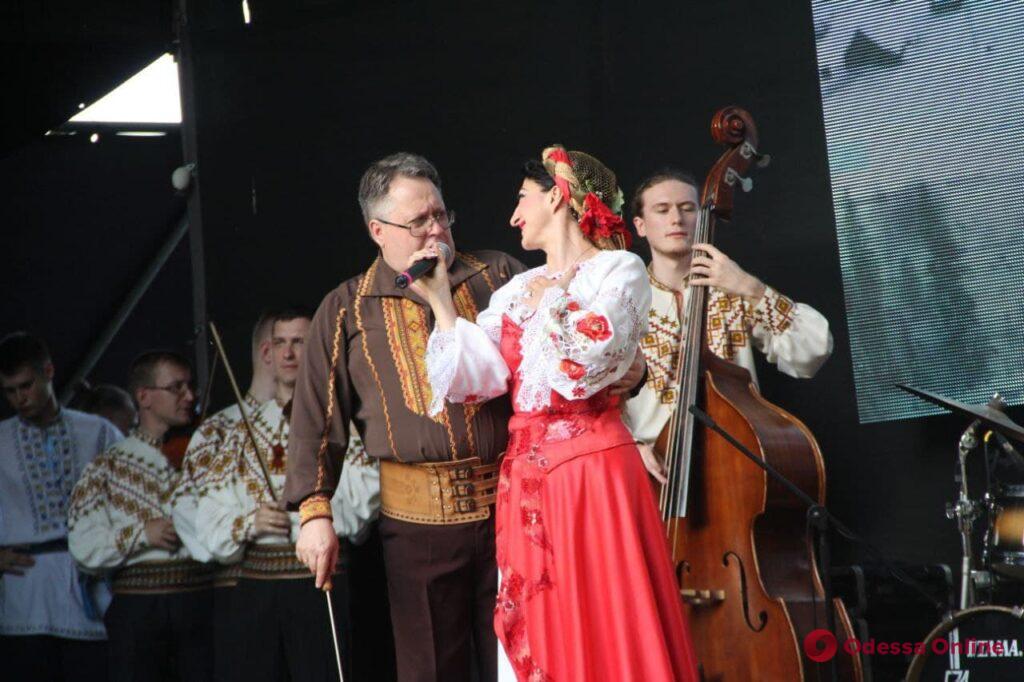 «Полмира в одном фестивале»: в Летнем театре стартовал Odesa June Folk Fest (фоторепортаж)