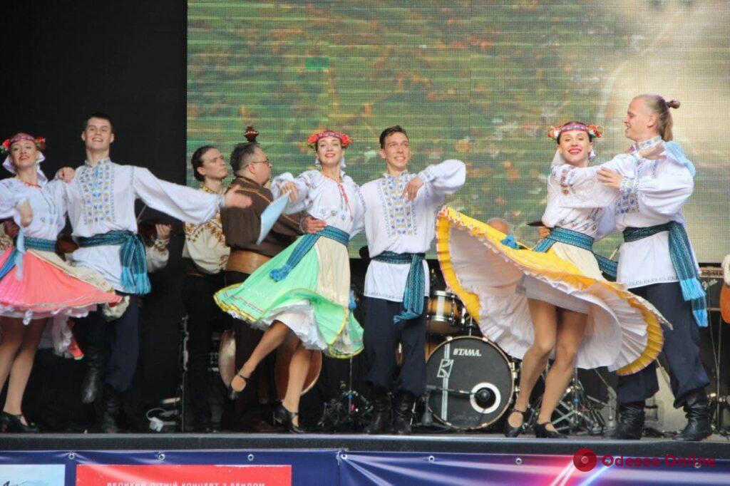 «Полмира в одном фестивале»: в Летнем театре стартовал Odesa June Folk Fest (фоторепортаж)