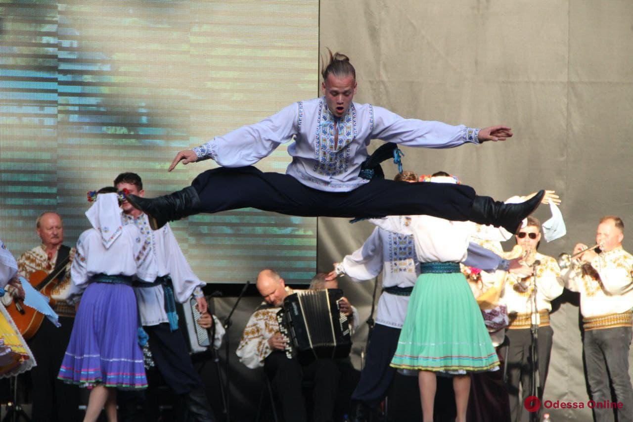 «Полмира в одном фестивале»: в Летнем театре стартовал Odesa June Folk Fest (фоторепортаж)