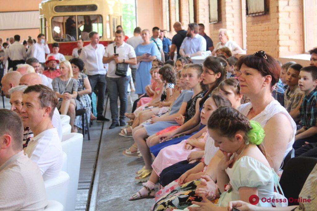 В Одессе для юных воспитанников Центра реабилитации выступил симфонический оркестр во главе с Хобартом Эрлом (фото, видео)