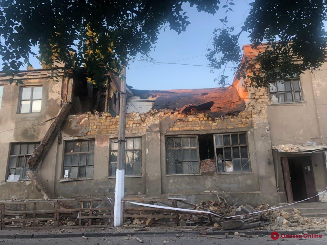 В Одессе на Косвенной обвалилось здание мастерских