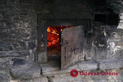 В Одесской области трое детей получили тяжелые ожоги, когда их отец разводил огонь в печи