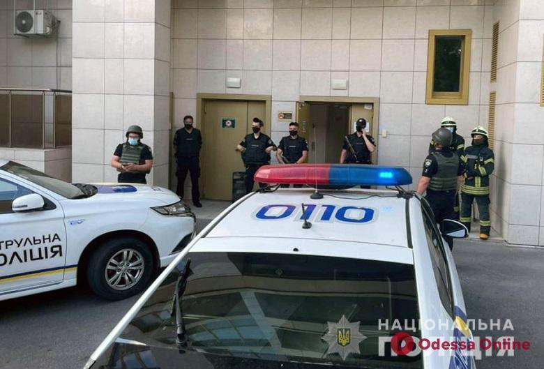 В Киеве мужчина стрелял из охотничьего ружья в полицейского и гражданского — введена спецоперация «Гром»