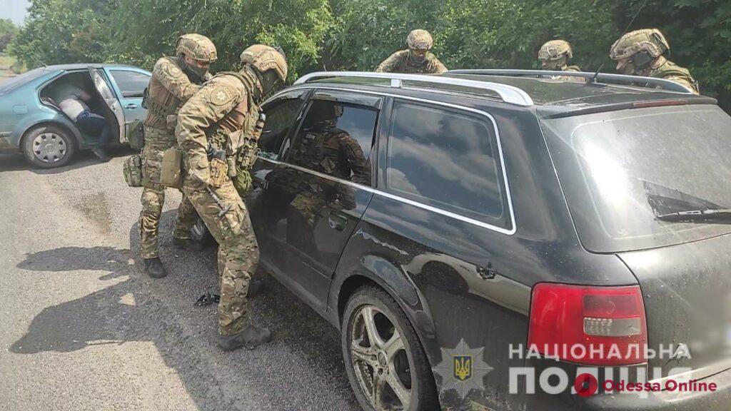 Каннабис, PVP, амфетамин: под Одессой задержали драгдилеров, которые снабжали наркотиками «курортников» (фото, видео)