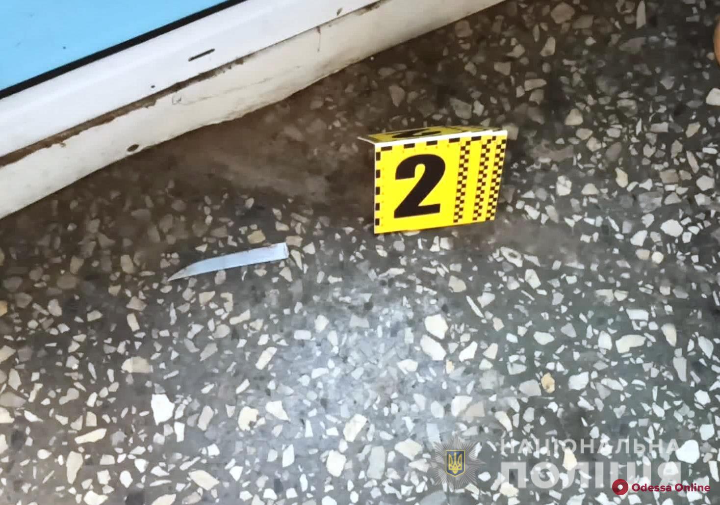 В подземном переходе в районе железнодорожного вокзала кавказец ударил одессита ножом в спину