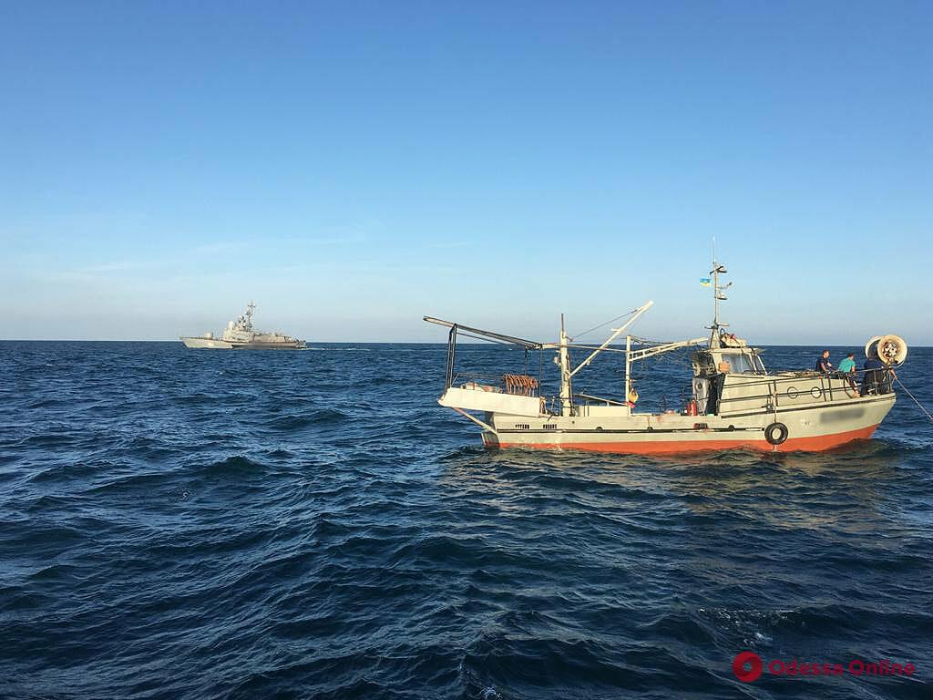 Корабли Черноморского флота РФ проигнорировали сигнал SOS с терпящего бедствие украинского рыболовецкого судна, — Минобороны