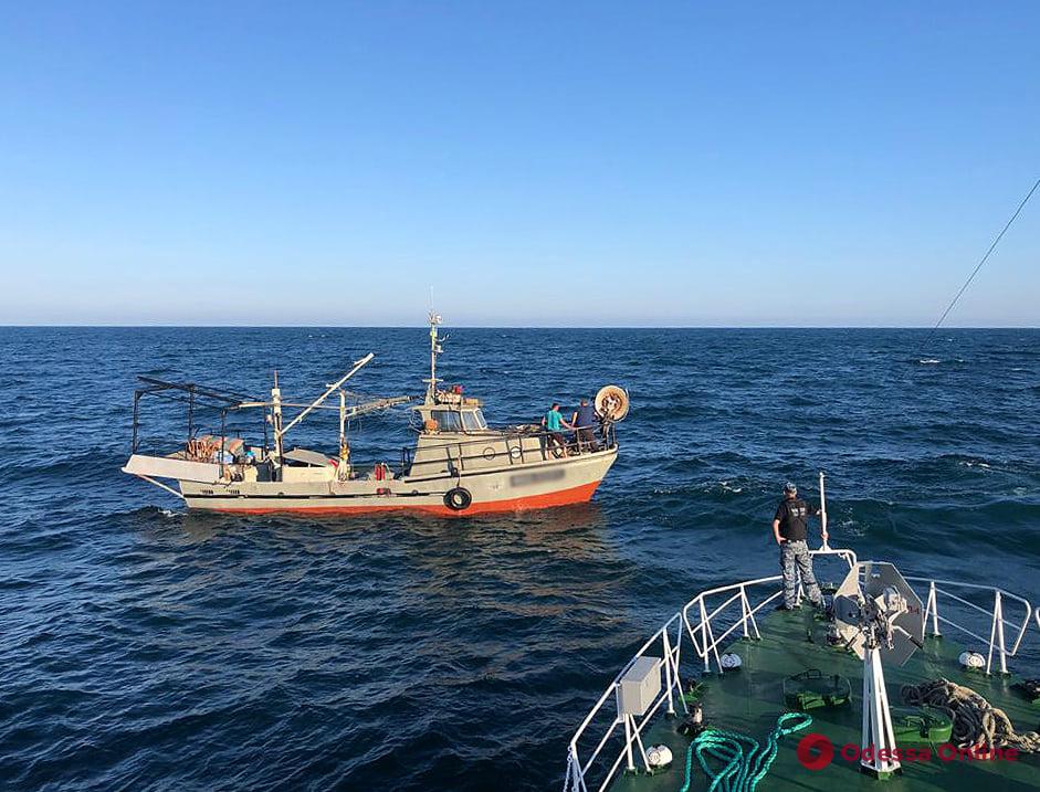 Корабли Черноморского флота РФ проигнорировали сигнал SOS с терпящего бедствие украинского рыболовецкого судна, — Минобороны