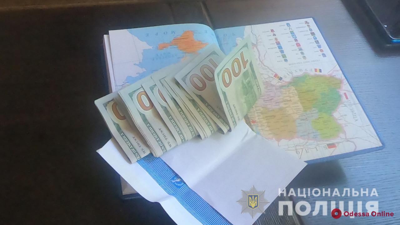 В Одессе новоиспеченный гражданин Украины пытался подкупить сотрудника СБУ