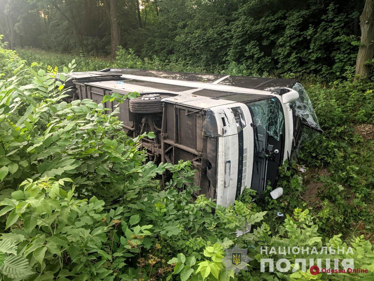 В Ровенской области перевернулся пассажирский автобус — пострадали 23 человека