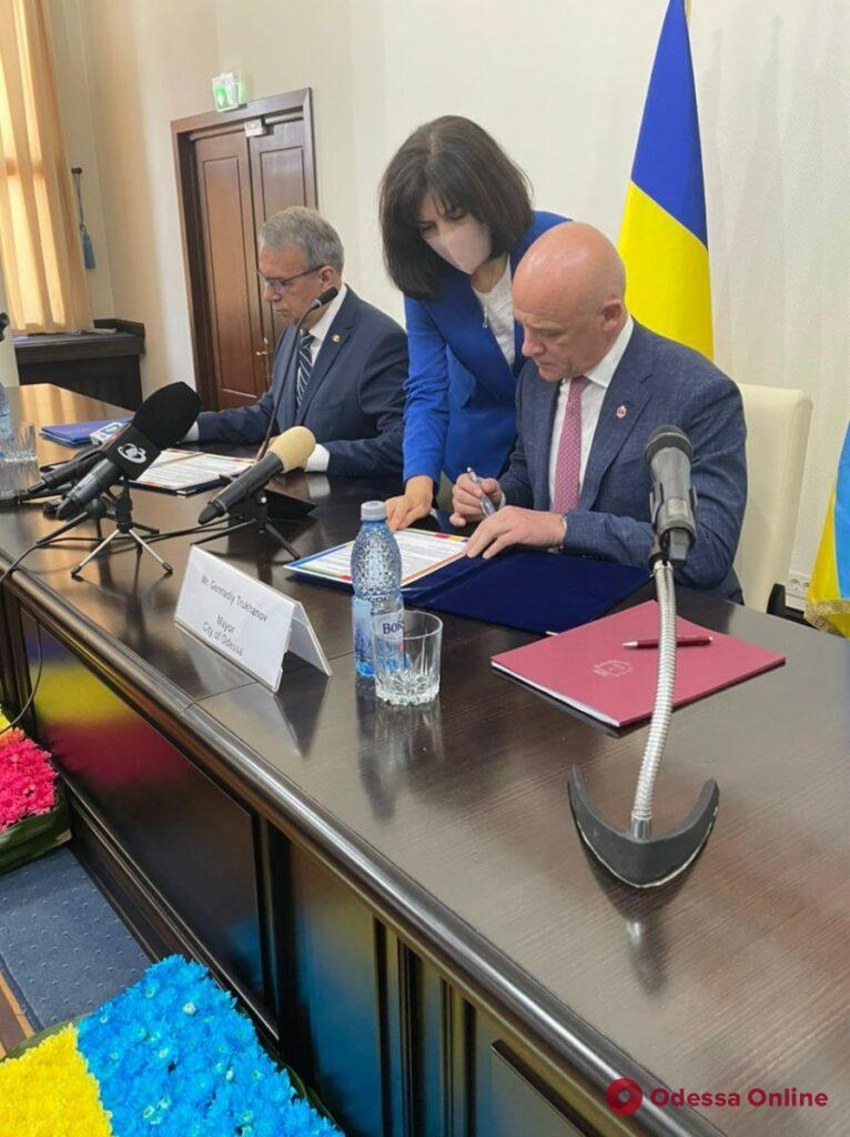 Мэры Одессы и Констанцы подписали Декларацию о продлении и укреплении побратимских связей (фото)