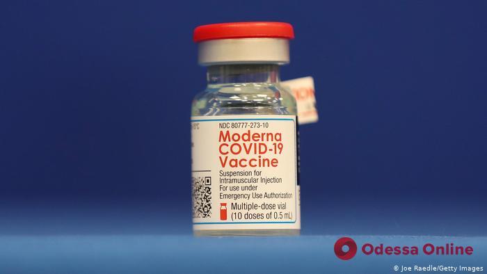 В Украину доставили два миллиона доз вакцины Moderna
