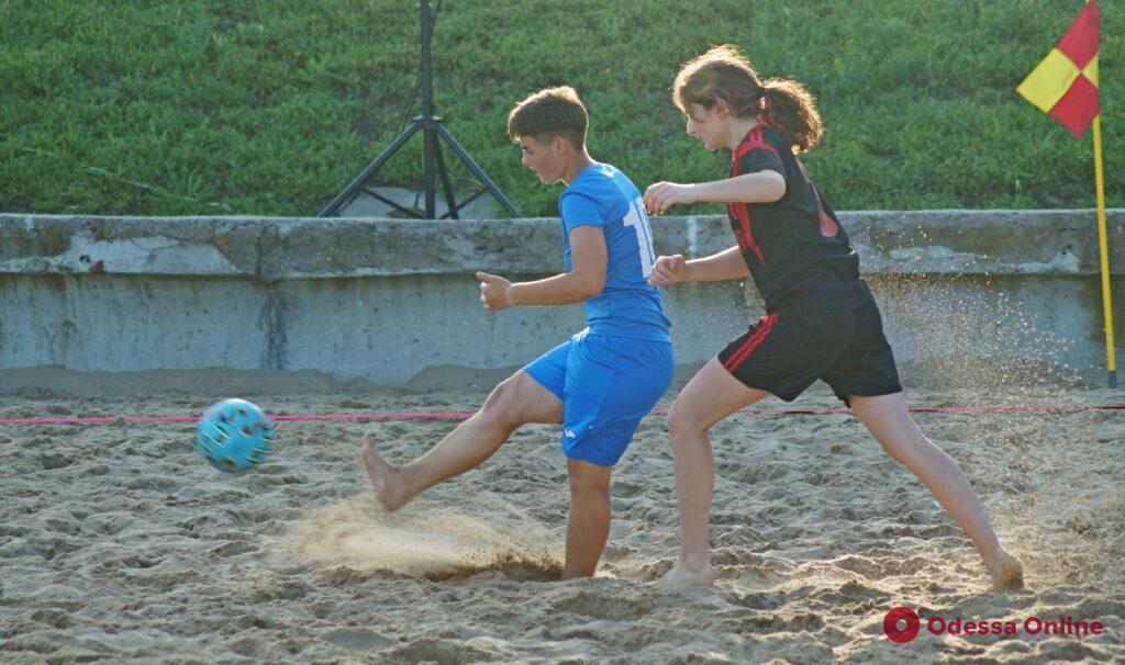 В Черноморске состоялся чемпионат Украины по пляжному футболу среди женских команд (фото, видео)