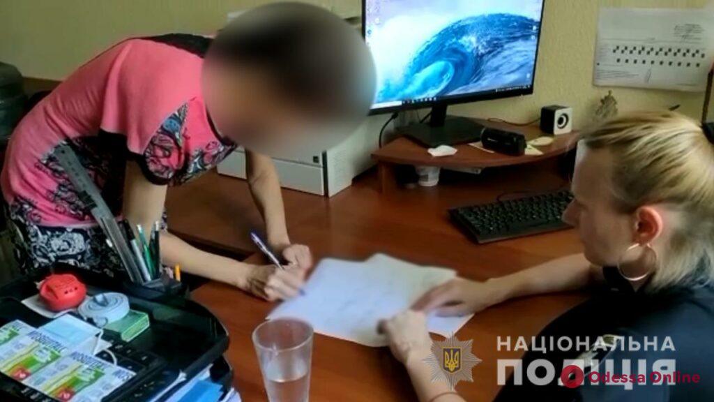 Позвонила в больницу на третий день: жительница Черноморска в свой день рождения зарезала супруга
