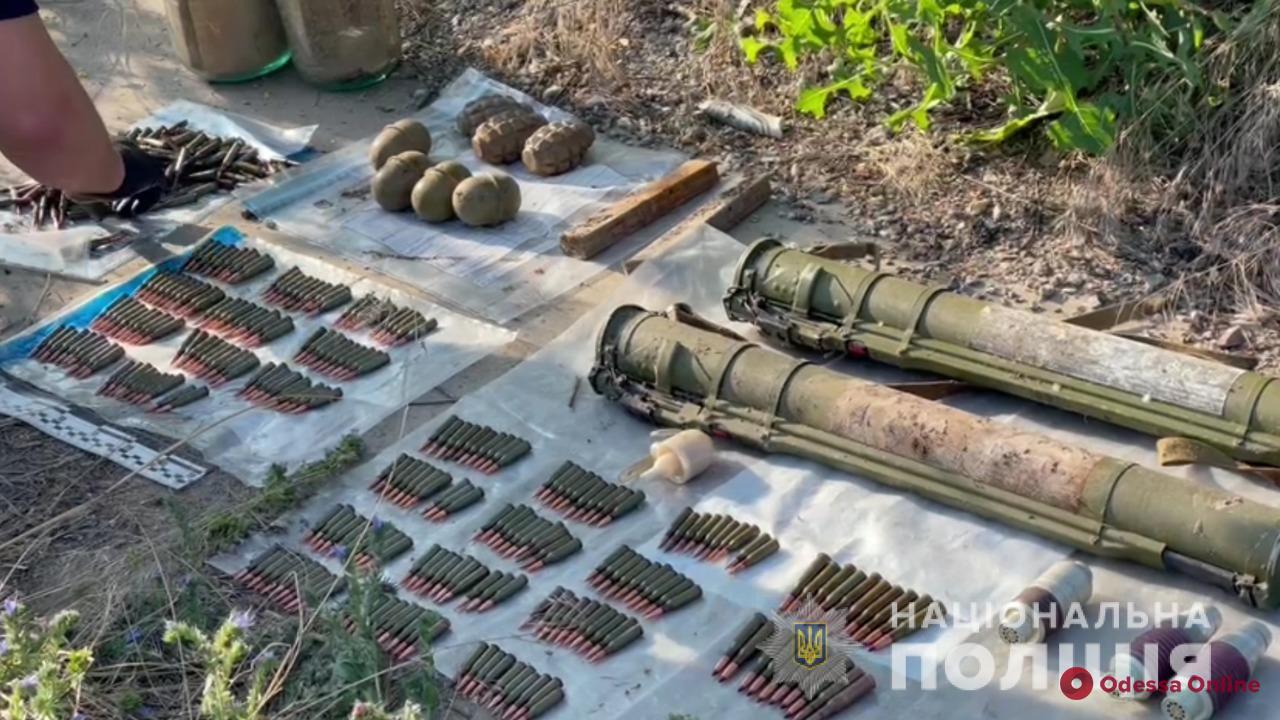 Под Одессой силовики нашли тайник с оружием и боеприпасами