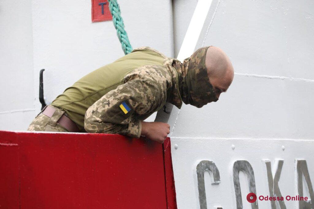 Маневрирование кораблей и отражение «атаки» скоростных катеров: в Одессе проходит морская фаза учений «Си Бриз-2021» (фото)