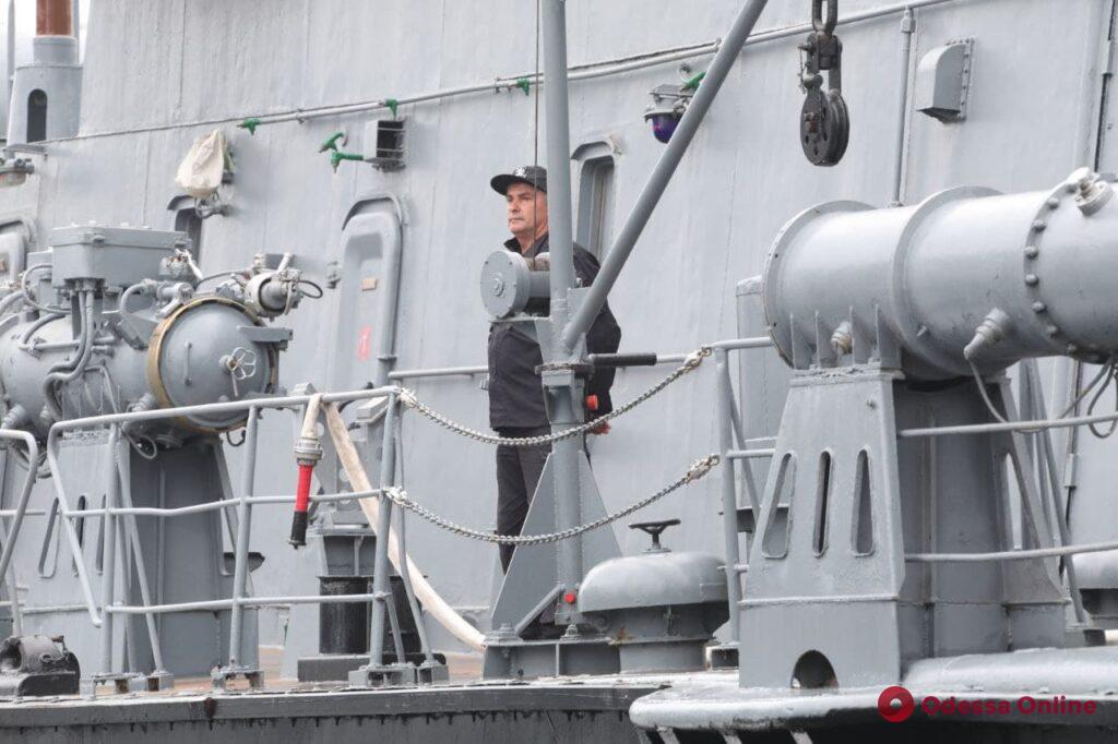 Маневрирование кораблей и отражение «атаки» скоростных катеров: в Одессе проходит морская фаза учений «Си Бриз-2021» (фото)
