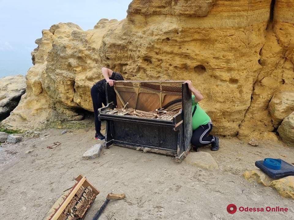 В Одессе планируют установить новое пляжное пианино вместо сломанного вандалами