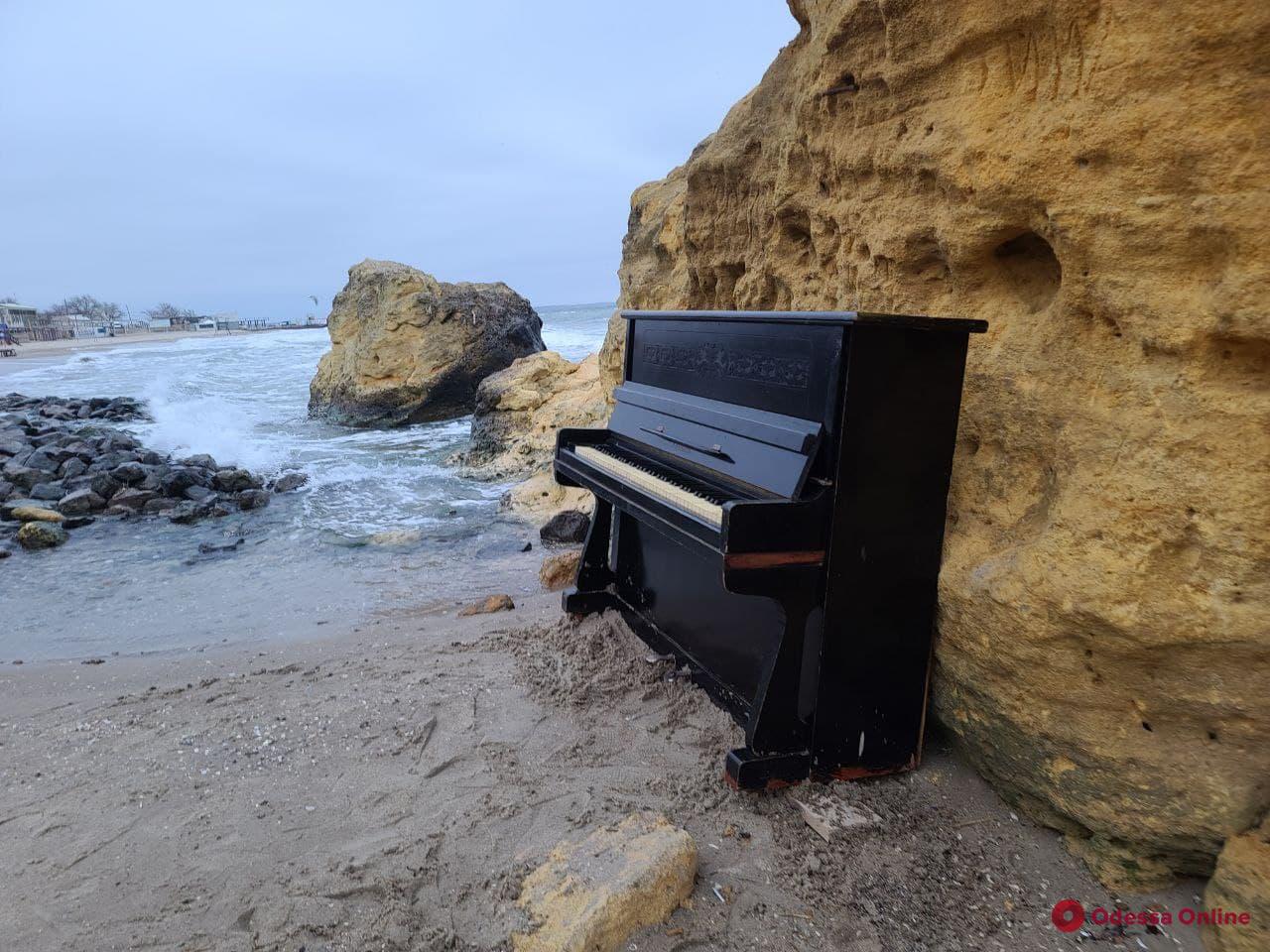В Одессе планируют установить новое пляжное пианино вместо сломанного вандалами