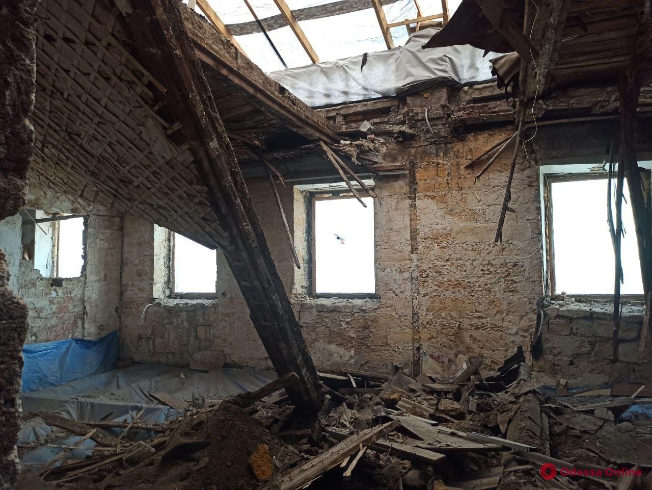 Одесса: в доме Либмана частично обрушились чердачные перекрытия (фото)