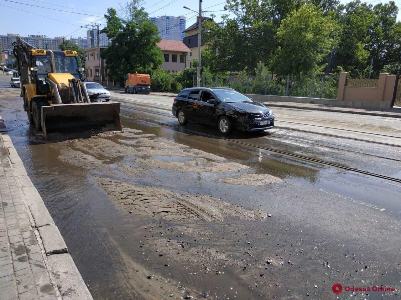 Потоп в Одессе: восстановлено движение на всех магистралях, кроме Атамана Головатого и Черноморского Казачества