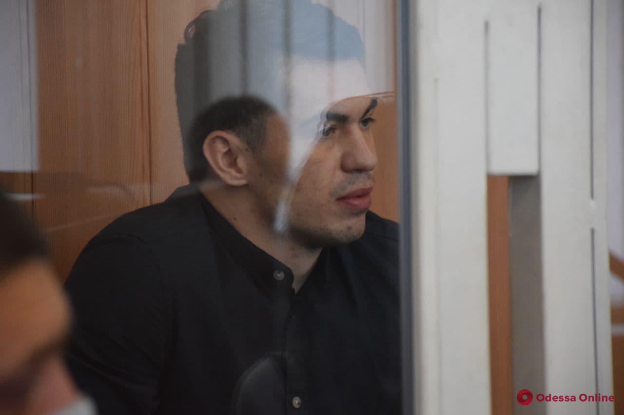 Дело о нападении рэпера-«шамана» на одесского хирурга: суд отпустил подозреваемого под домашний арест