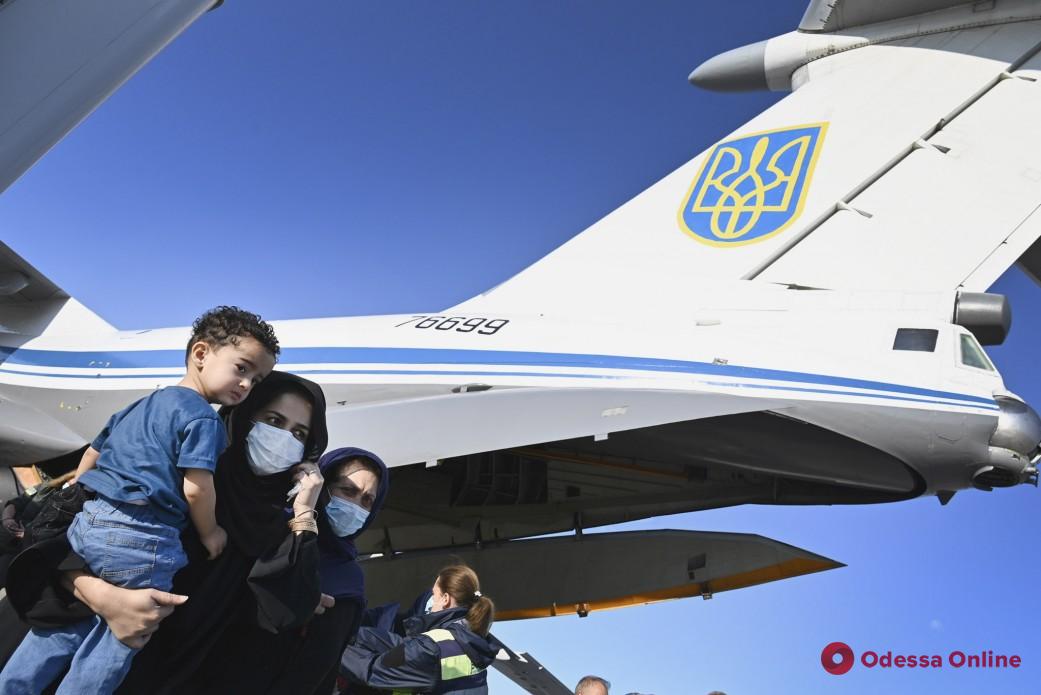 Украинский самолет из Кабула уже в Киеве — на борту 83 человека