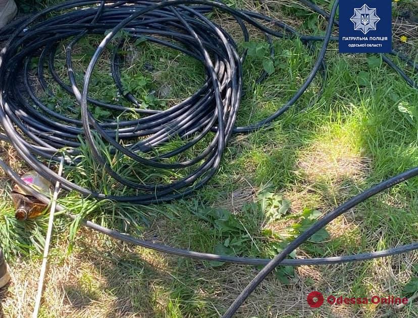 Срезал кабель средь бела дня: на Молдаванке патрульные задержали наглого вора