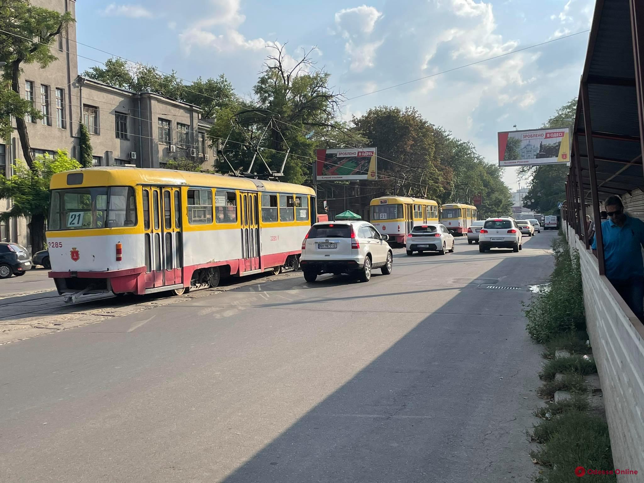 На Молдаванке из-за тройного ДТП не ходят трамваи