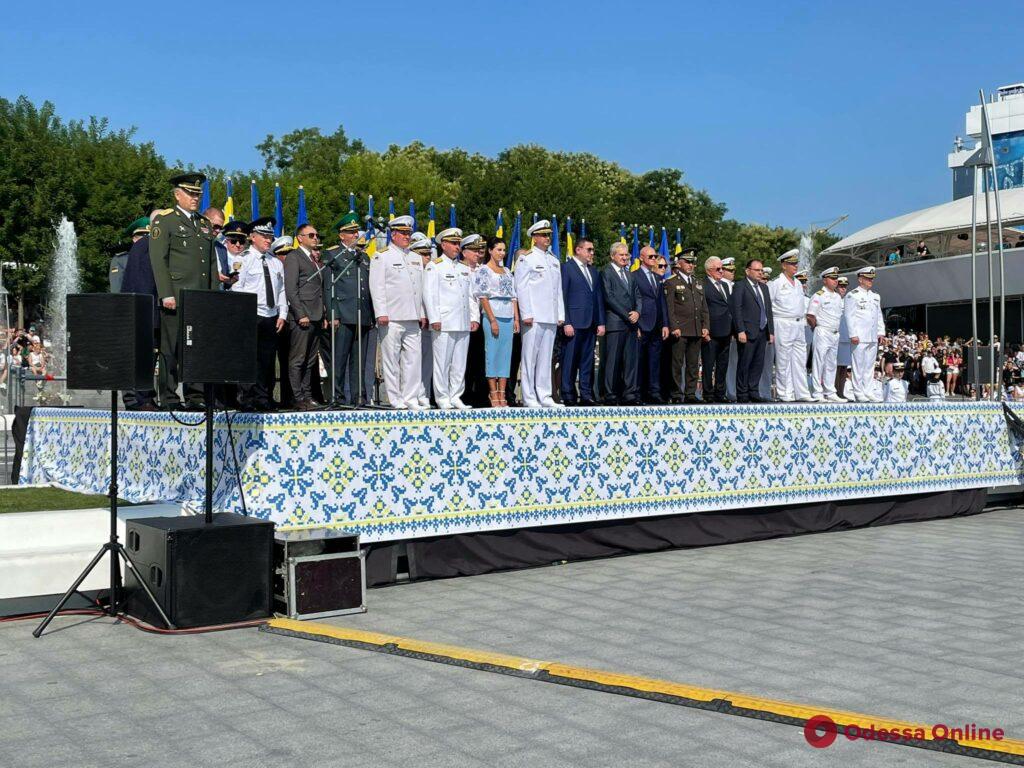 В Одессе проходит морской парад с участием кораблей и авиации (обновляется)