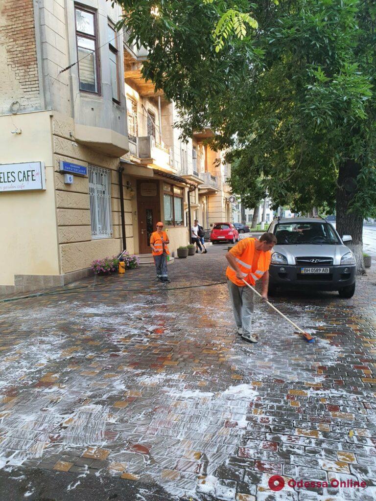 Одесским улицам сегодня снова устроили «банный день» – мыли не только центр (фото)