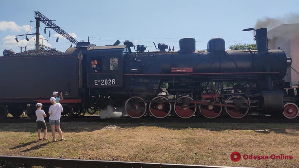 Дым и гудки: по Одесской железной дороге курсирует раритетный американский паровоз (фото и видео)