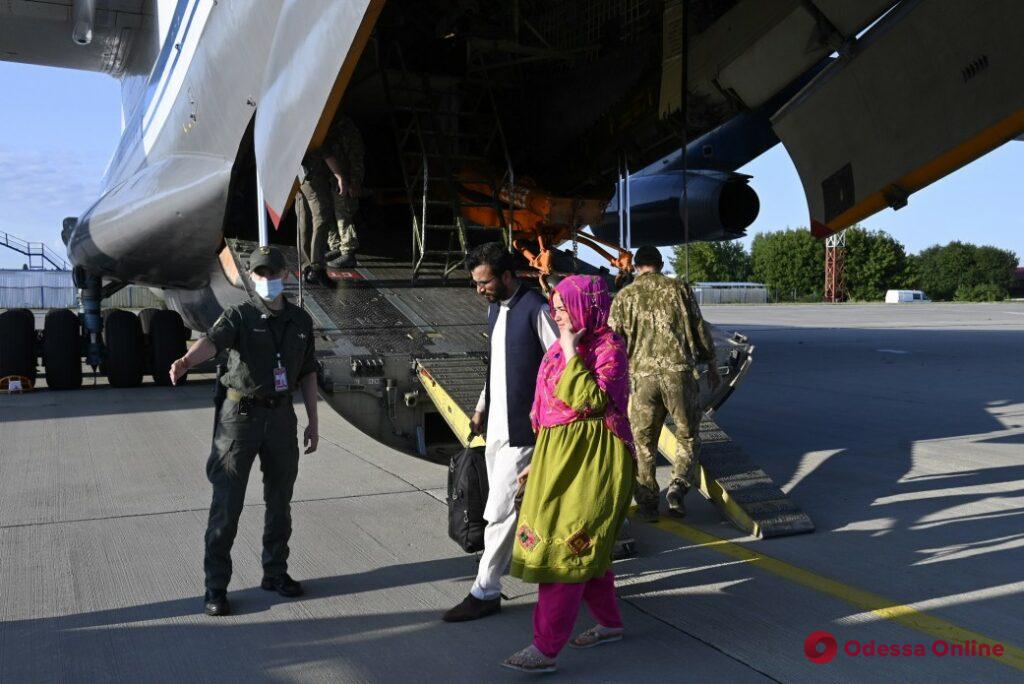 Украинский самолет из Кабула уже в Киеве — на борту 83 человека