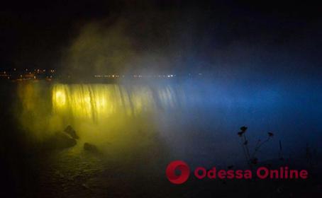 Ко Дню независимости Ниагарский водопад подсветят цветами флага Украины