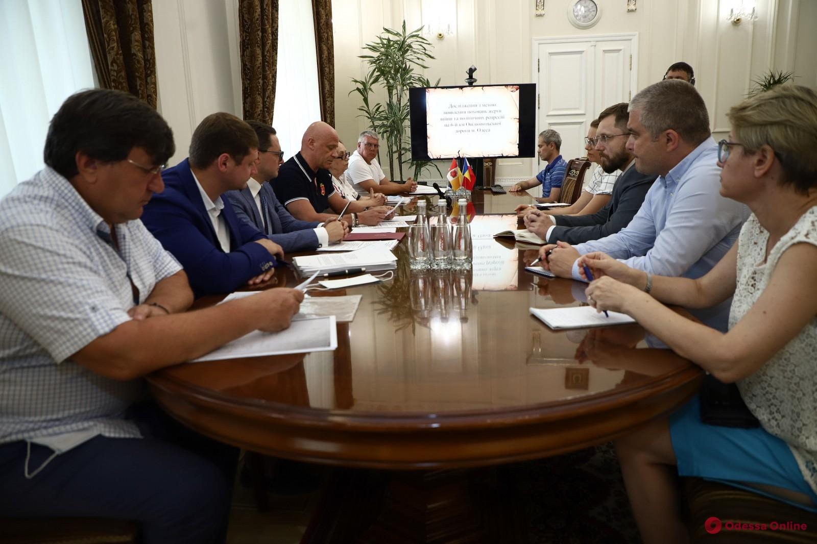 Мэр Одессы обсудил с Генконсулами Польши и Румынии ход поисково-исследовательских работ на 6-м километре