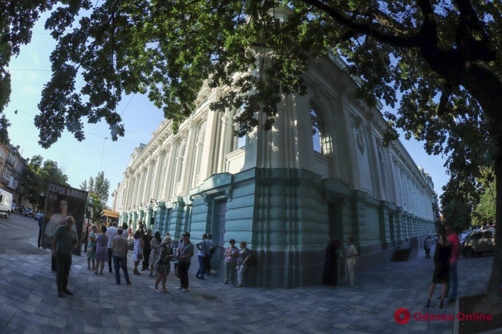 Премьерный спектакль и поздравления: в Одессе Украинский театр распахнул свои двери после реставрации (фото)