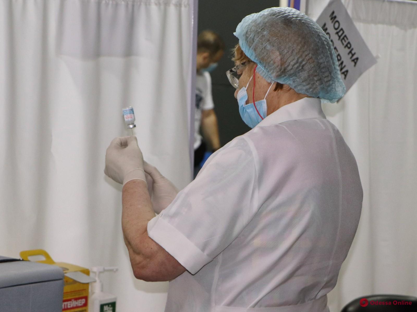 В Одессе за выходные прививки от COVID-19 получили более девяти тысяч человек