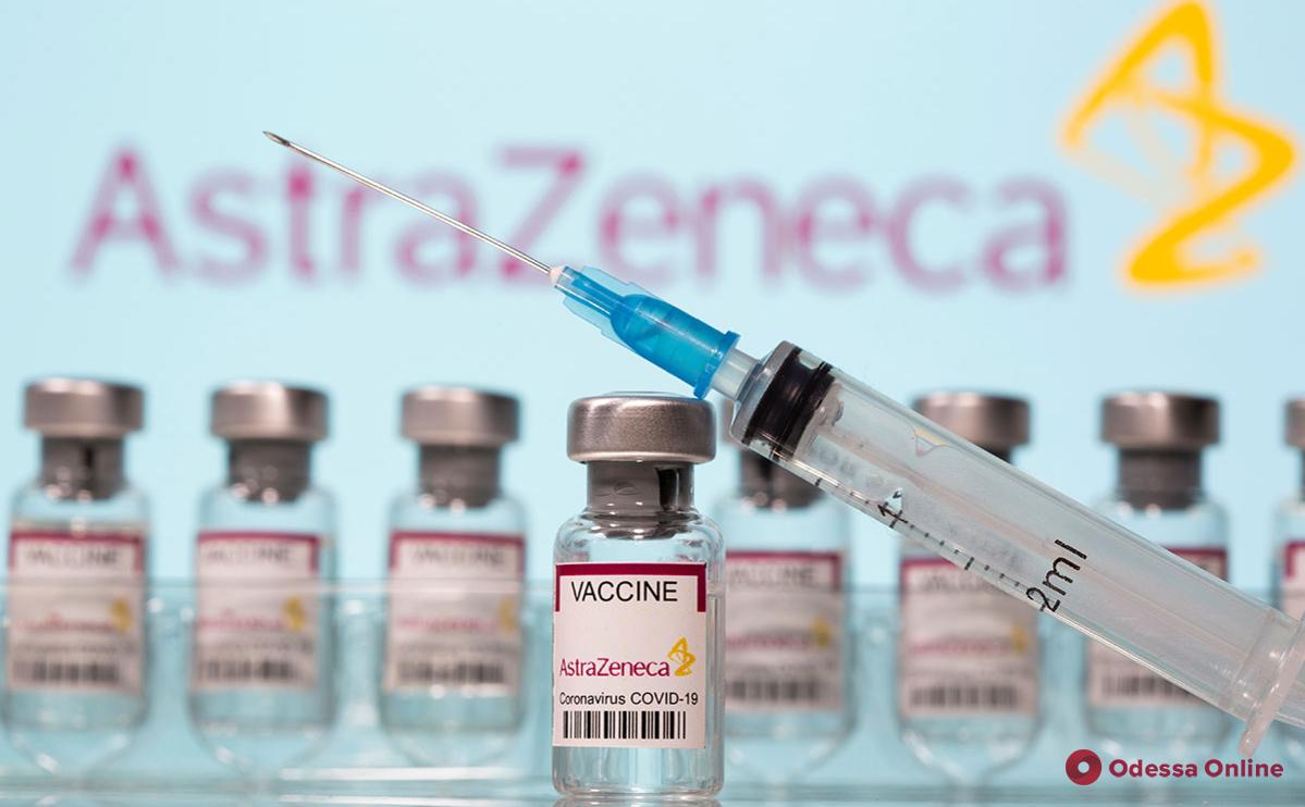 Польша решила перепродать Украине 650 тысяч доз вакцины AstraZeneca