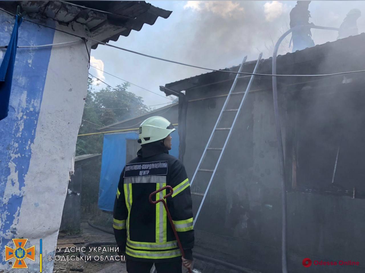 В Лиманском переулке  горел частный дом (фото, видео)