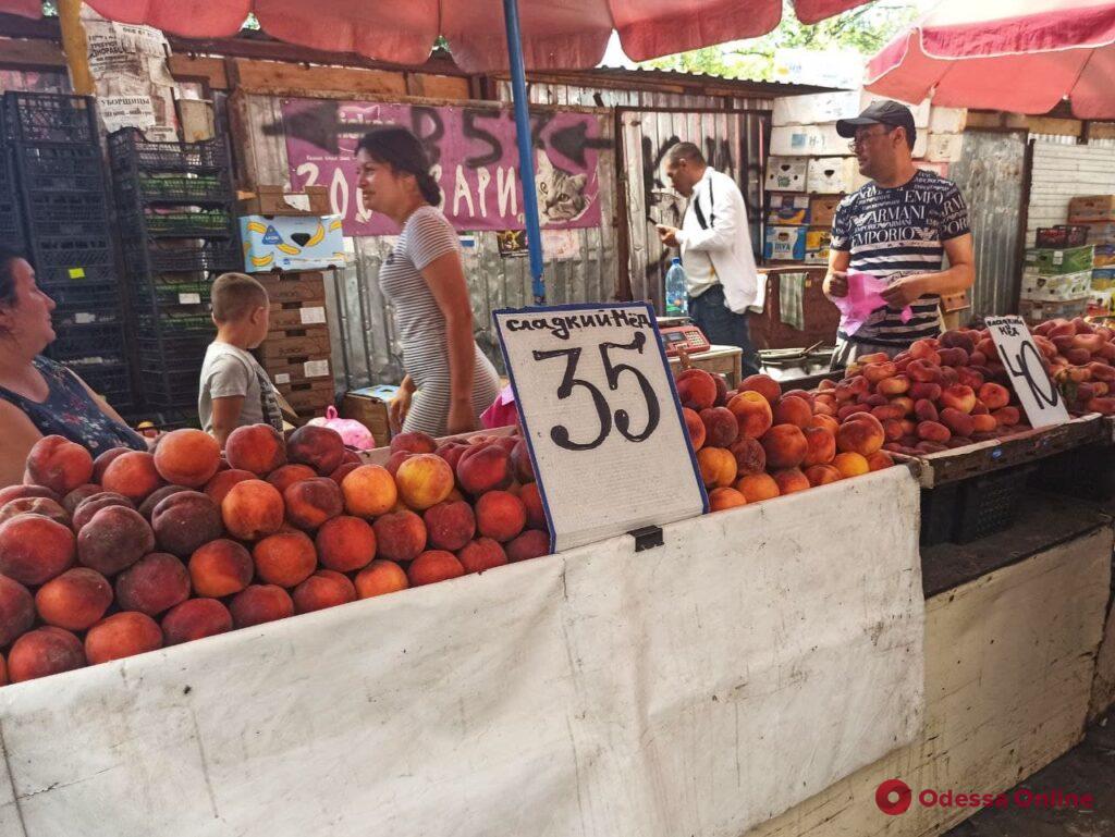 Телятина, камбала, абрикосы и помидоры: воскресные цены на одесском «Привозе»