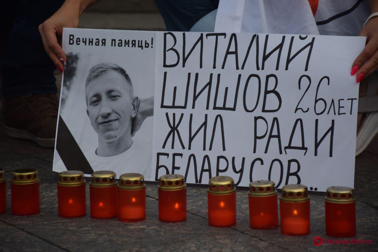 «Кто убивает белорусов?». На Приморском бульваре организовали акцию памяти активиста Шишова (фото, видео)