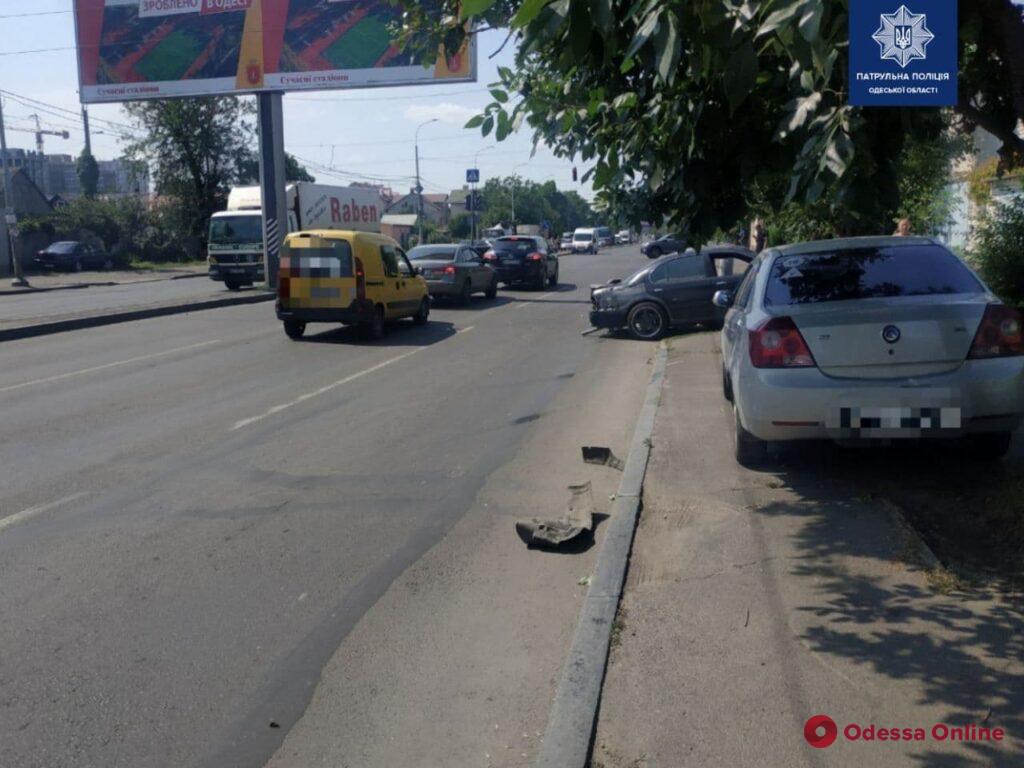 Устроивший массовое ДТП на Святослава Рихтера пьяный водитель пытался откупиться от патрульных