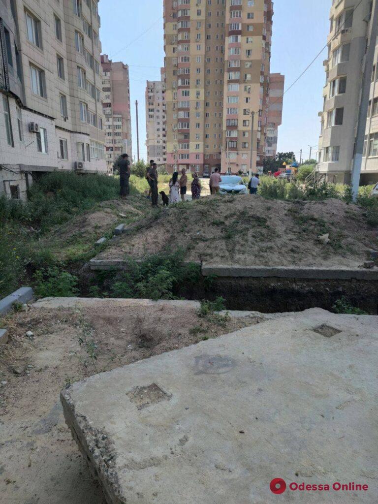 В Черноморске пожилая женщина выбросилась из окна многоэтажки (обновлено)