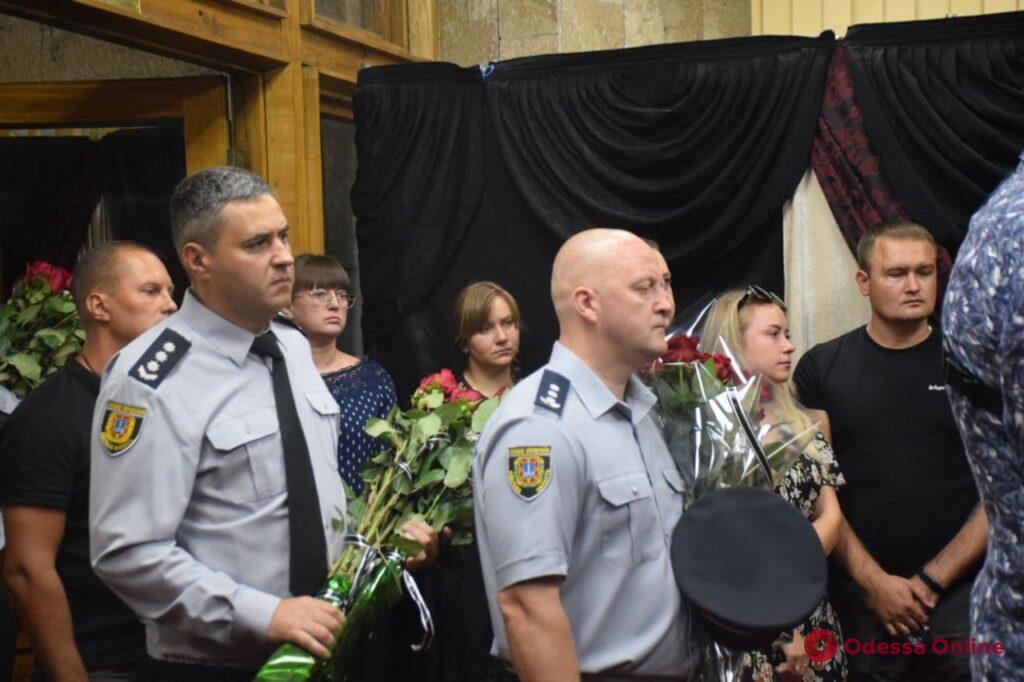 В Одессе прощаются с трагически погибшими полицейскими