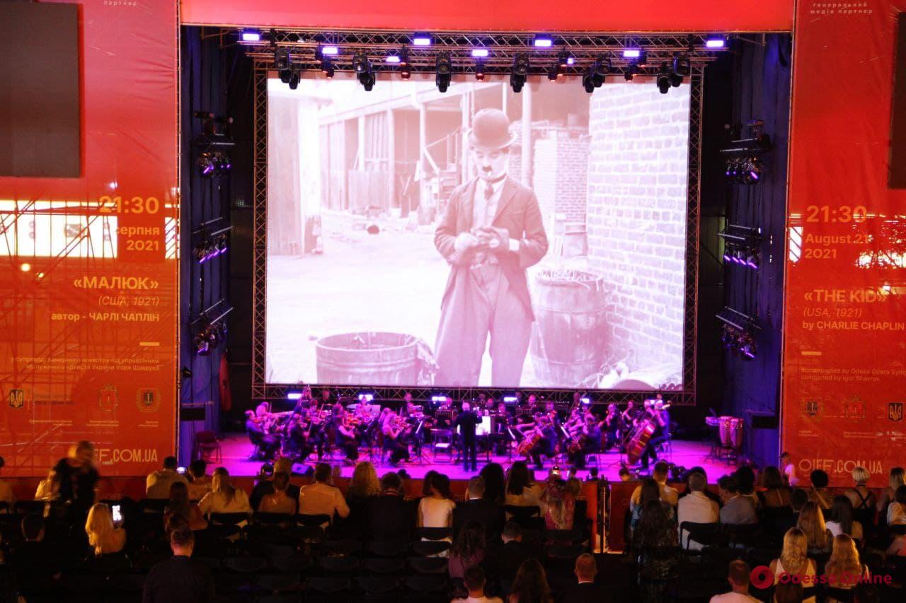 На Потемкинской лестнице показывают фильм Чаплина в сопровождении симфонического оркестра (фото, видео)