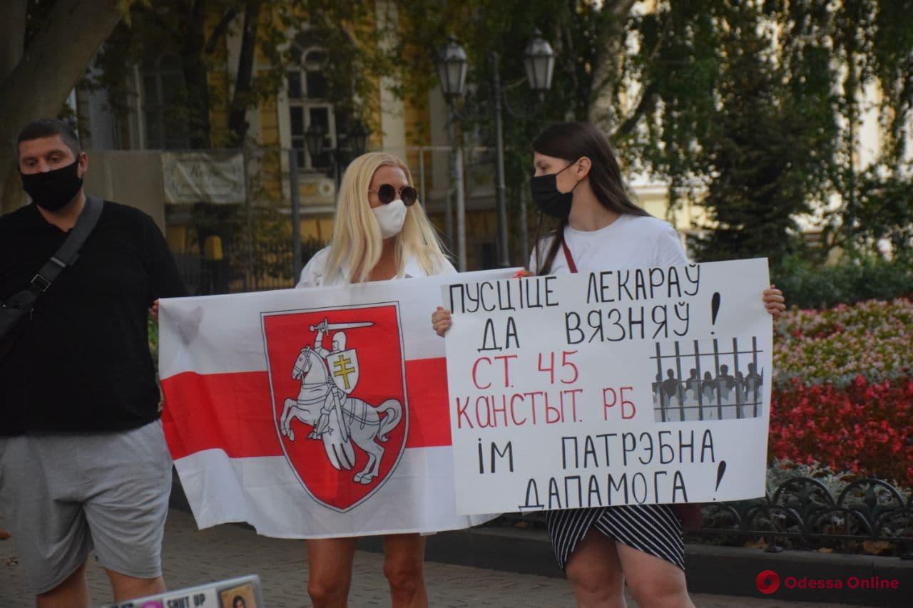 В Одессе белорусы провели акцию солидарности «Пустите врачей к политзаключенным» (фото)